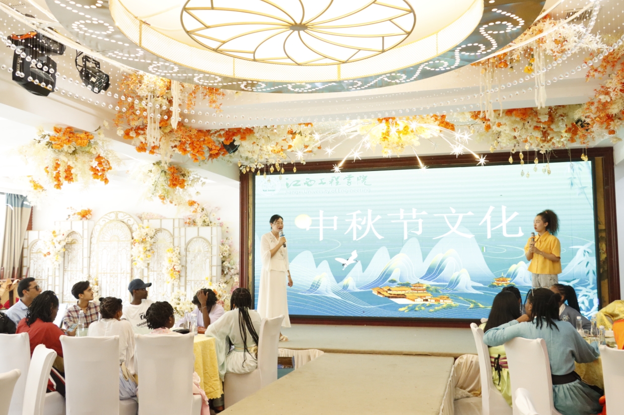 华亿平台：外国留学生沉浸式体验“中秋”_fororder_图片2